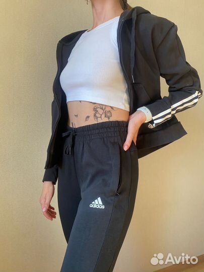 Женский спортивный костюм adidas