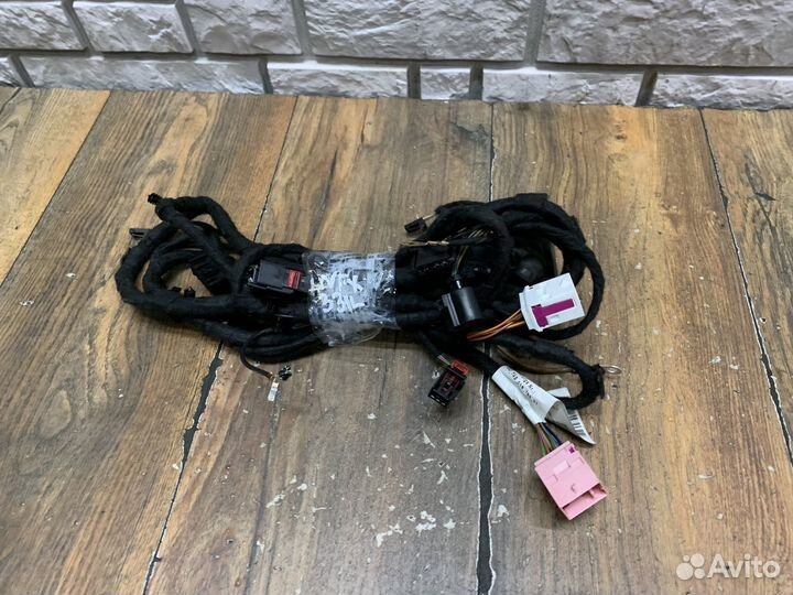 VW Touareg NF Проводка (коса) двери багажника