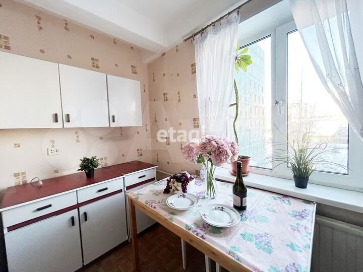 2-к. квартира, 58 м², 4/10 эт.