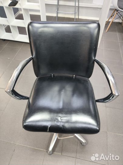 Парикмахерское кресло