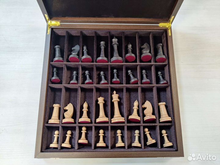 Шахматы подарочные в ларце стаунтон орех