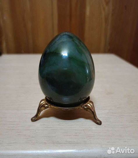Яйцо из нефрита