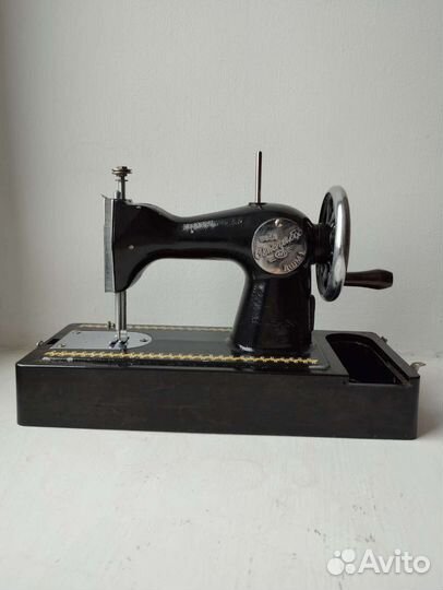 Детская швейная машинка СССР