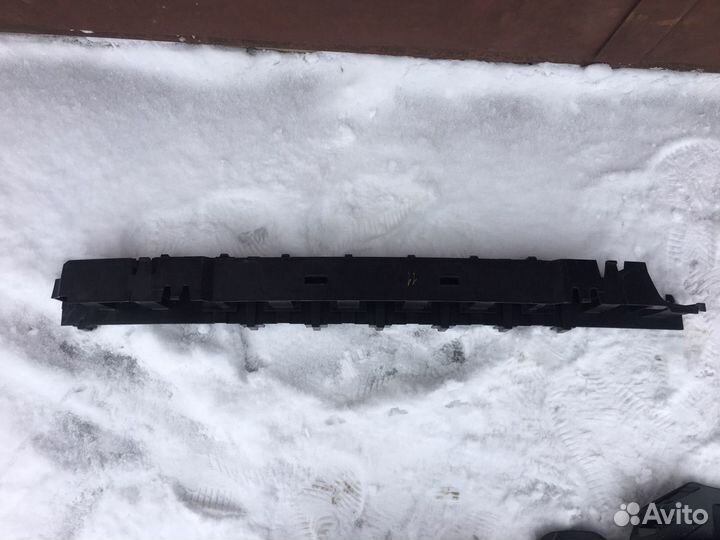 Усилитель переднего бампера пластиковый Peugeot Tr