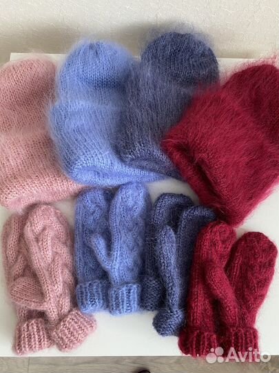 Шапка и варежки вязаные из мохера