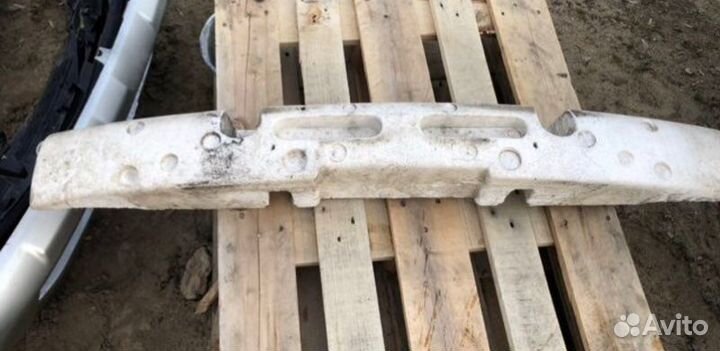 Усилитель бампера Ford Explorer 5 2012