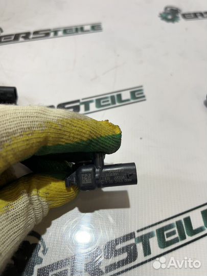 Датчик удара передний Volvo V60 2022