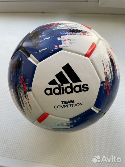 Фубольные мячи Adidas размер 4