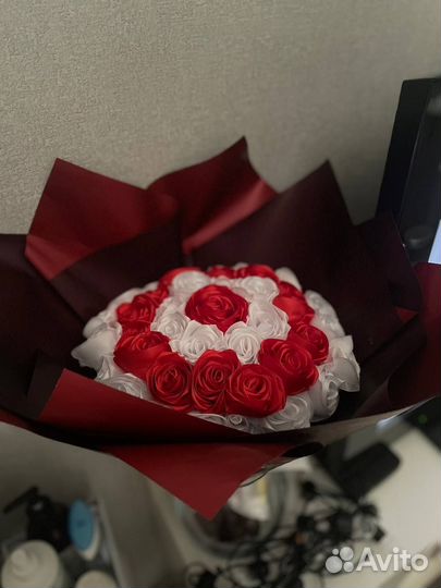 Букет атласных роз