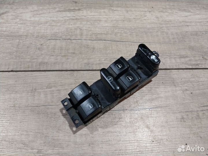 Блок управления стеклоподьемниками Skoda Octavia