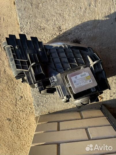 Фара головного освещения левая Chrysler 300C II