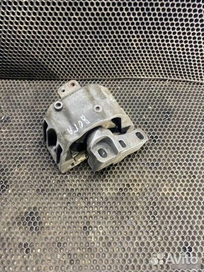 Подушка двигателя правая Volkswagen Bora 1998-2005