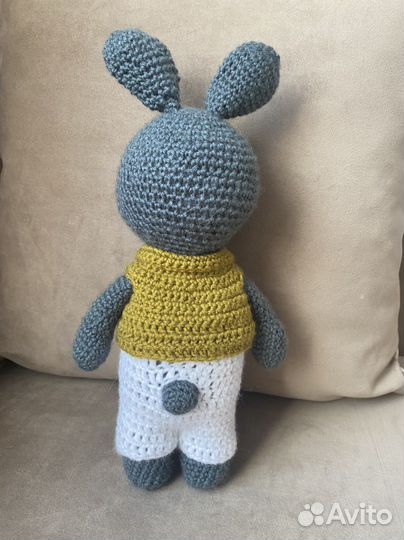 Вязаный заяц