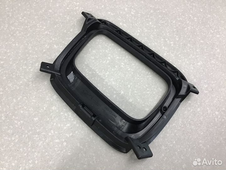 Рамка противотуманой фары правой Kia Sorento II 20