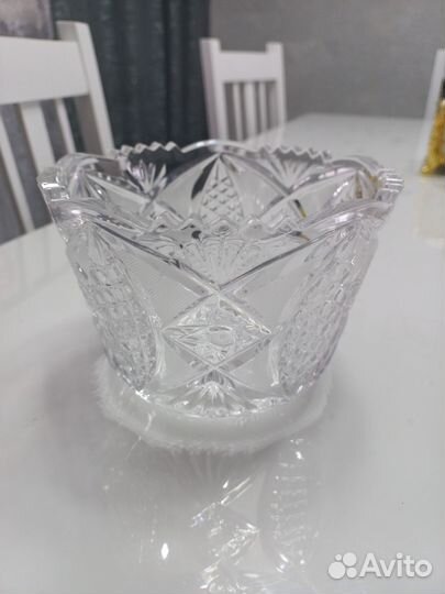 Продаю хрустальную вазочку