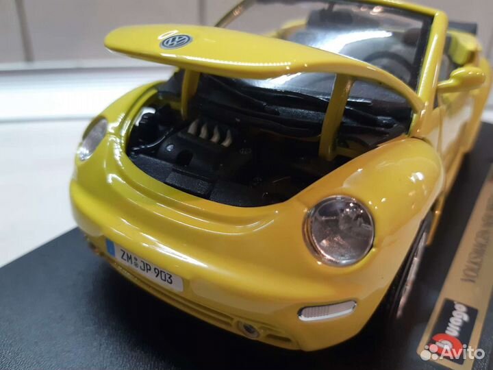 Коллекционная модель Volkswagen New Beetle 1:24