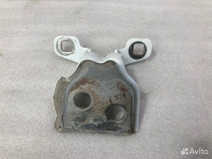 Петля двери Renault Logan 2 седан K7MA 812 2018