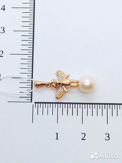 Золотая подвеска с камнем