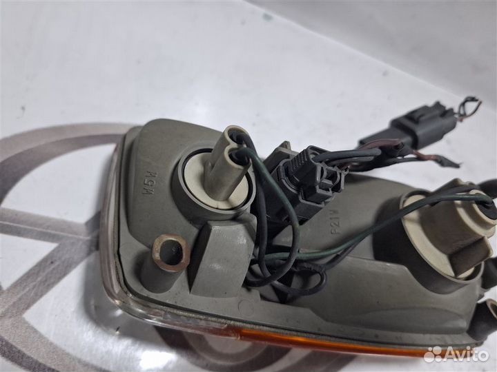 Габарит передний левый Nissan Safari vrgy60 TD42