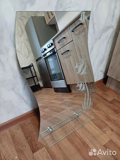 Зеркало с полочкой в ванную