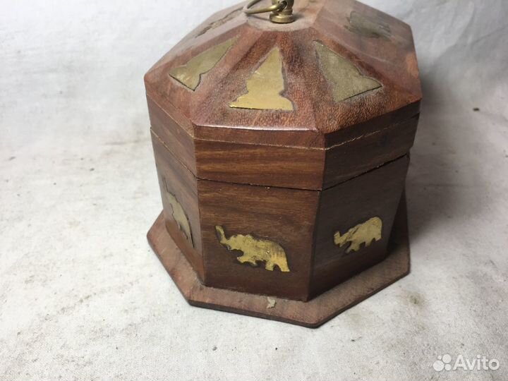 Шкатулка (красное дерево) С бронзовыми вставками