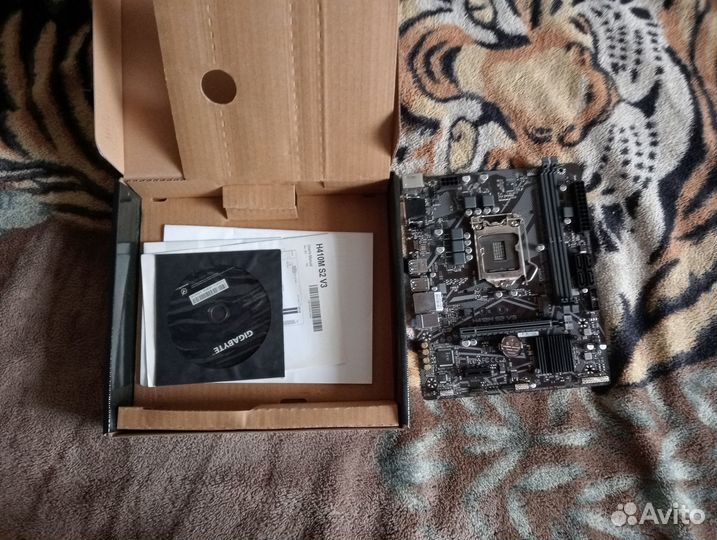 Материнская плата LGA1200