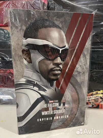 Hot toys Falcon and Winter Soldier Captain America