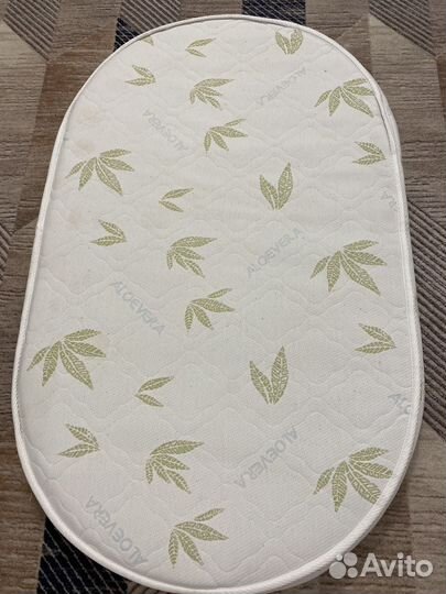 Матрас в овальную кроватку