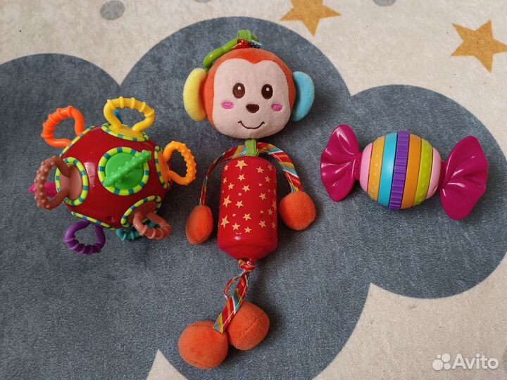 Игрушки погремушки для малыша