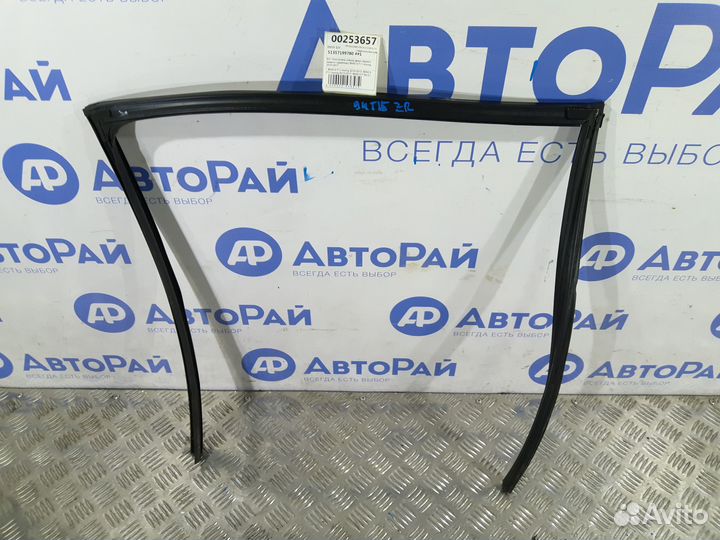 Б/У Уплотнитель стекла двери заднего правого BM
