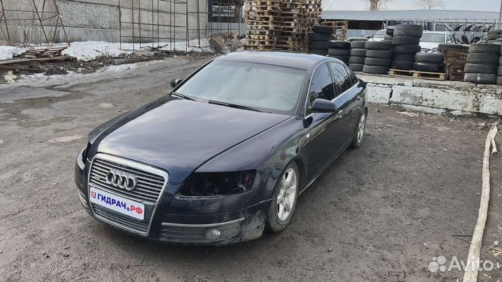 Педаль тормоза Audi A6 (С6) 4F1723140. Потертость