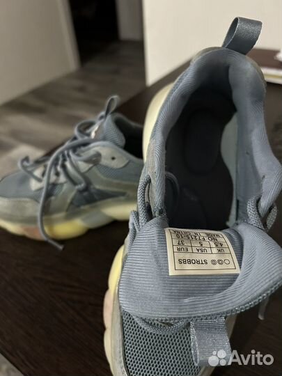 Кроссовки женские стробсы