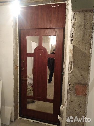 Входная дверь с зеркалом