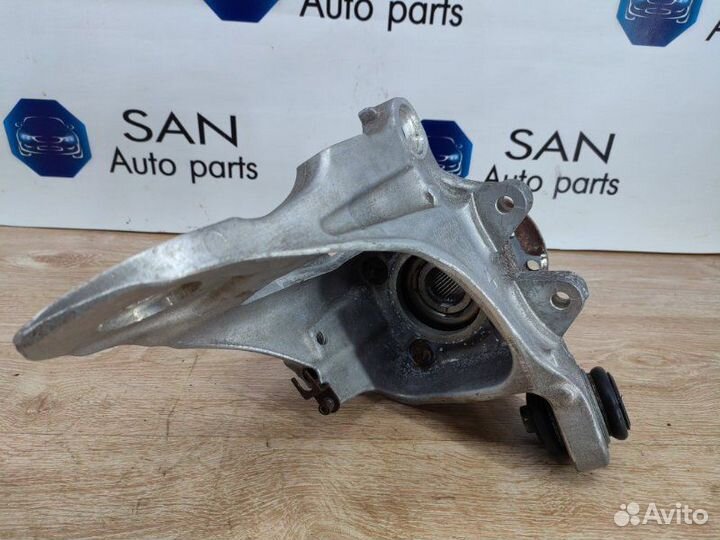 Кулак задний правый Bmw X5 Рест E70 рест N55B30