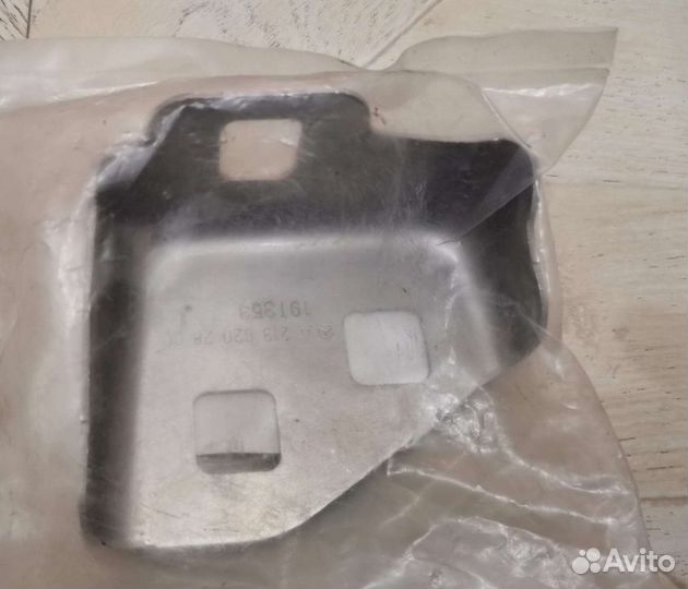 Mercedes W213 кронштейн панели прав кронштейн фары