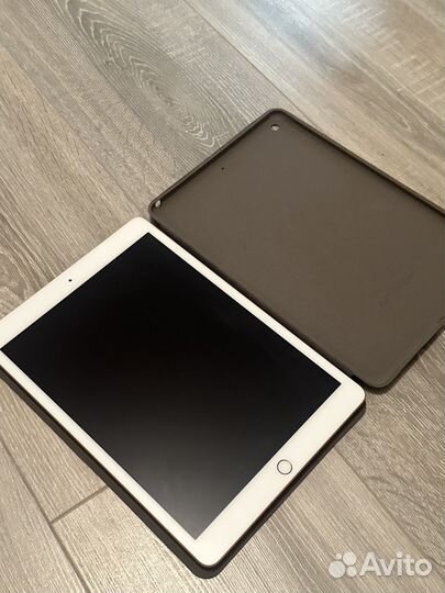 iPad 10.2