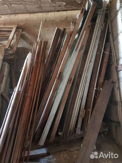 Деревянные двери, рамы, доски