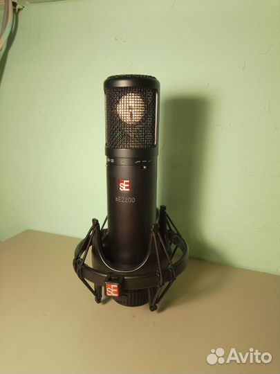 Студийный микрофон SE electronics2200