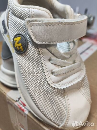 Кроссовки детские