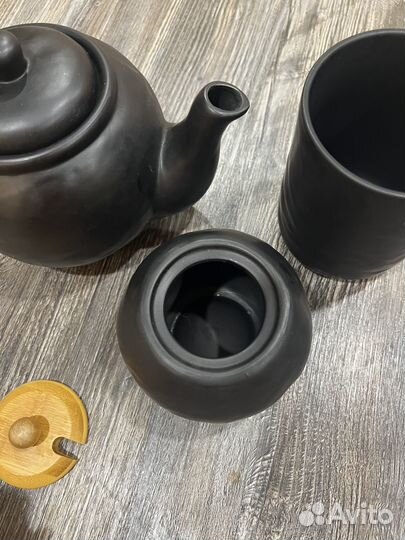 Набор чайник, сахарница и банка