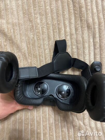 Виртуальные очки с джойстиками