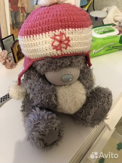 Мишка Тедди 22 см, со снежком, в шапке, оригинал