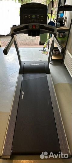 Беговая дорожка Life fitness