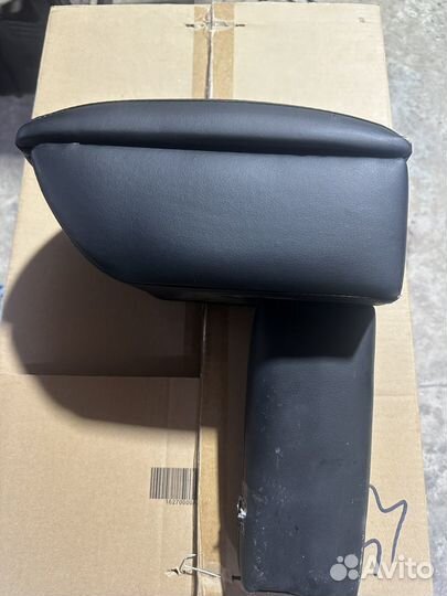 Подлокотник renault duster