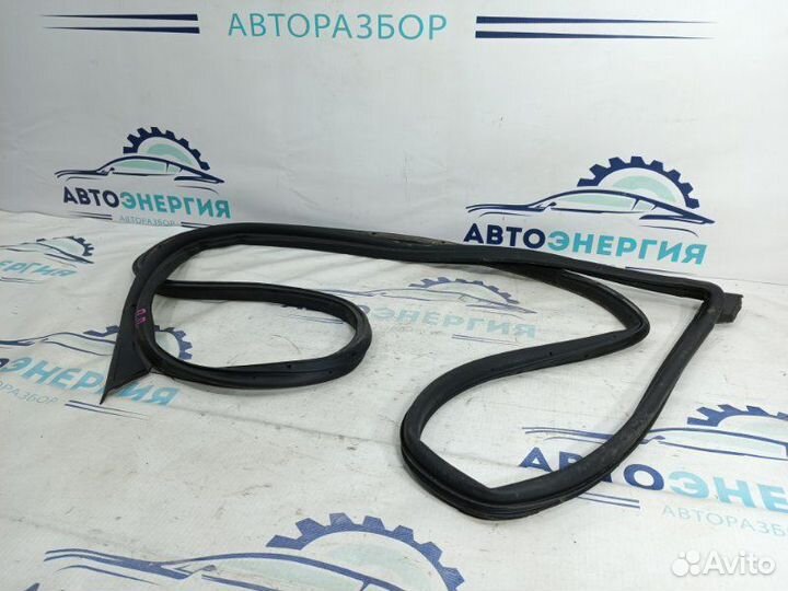 Уплотнительная резинка боковой двери передняя
