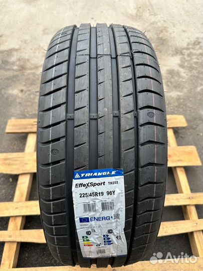 Triangle EffeXSport TH202 225/45 R19