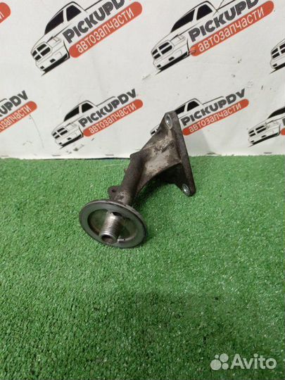 Кронштейн масляного фильтра Toyota Vitz SCP13