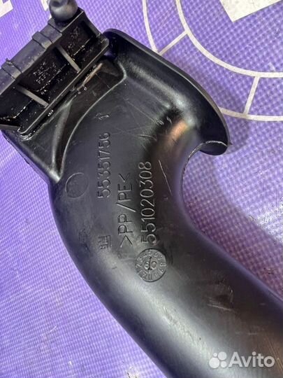 Патрубок воздухозаборника Opel Astra H Z16XER 2010