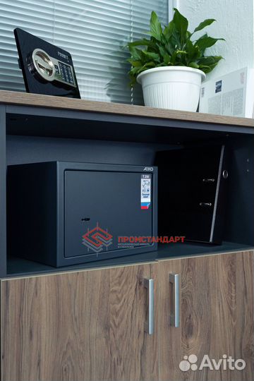 Сейф металлический