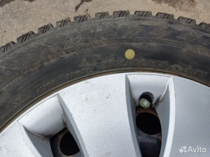 Bridgestone Blizzak Spike-01 195/65 R15 и 195/65 R15